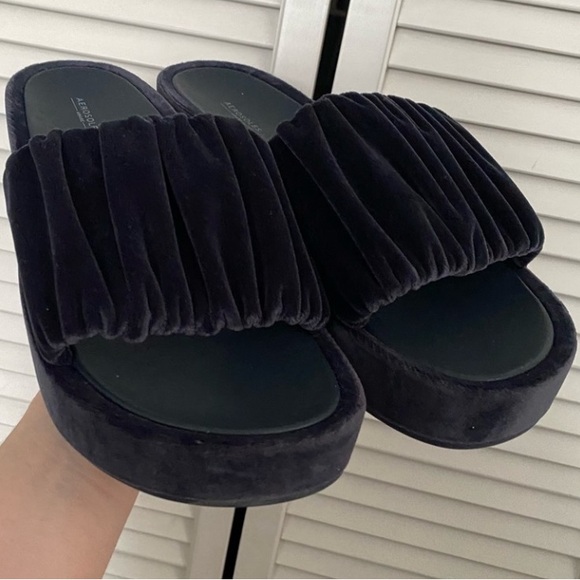 🌏AEROSOLES🌏VELVET SLIDES🌏🌍🌎🪐🌔🌓🌒🌑🌏🌍⭐️🪐🌙🌙 - Picture 2 of 5